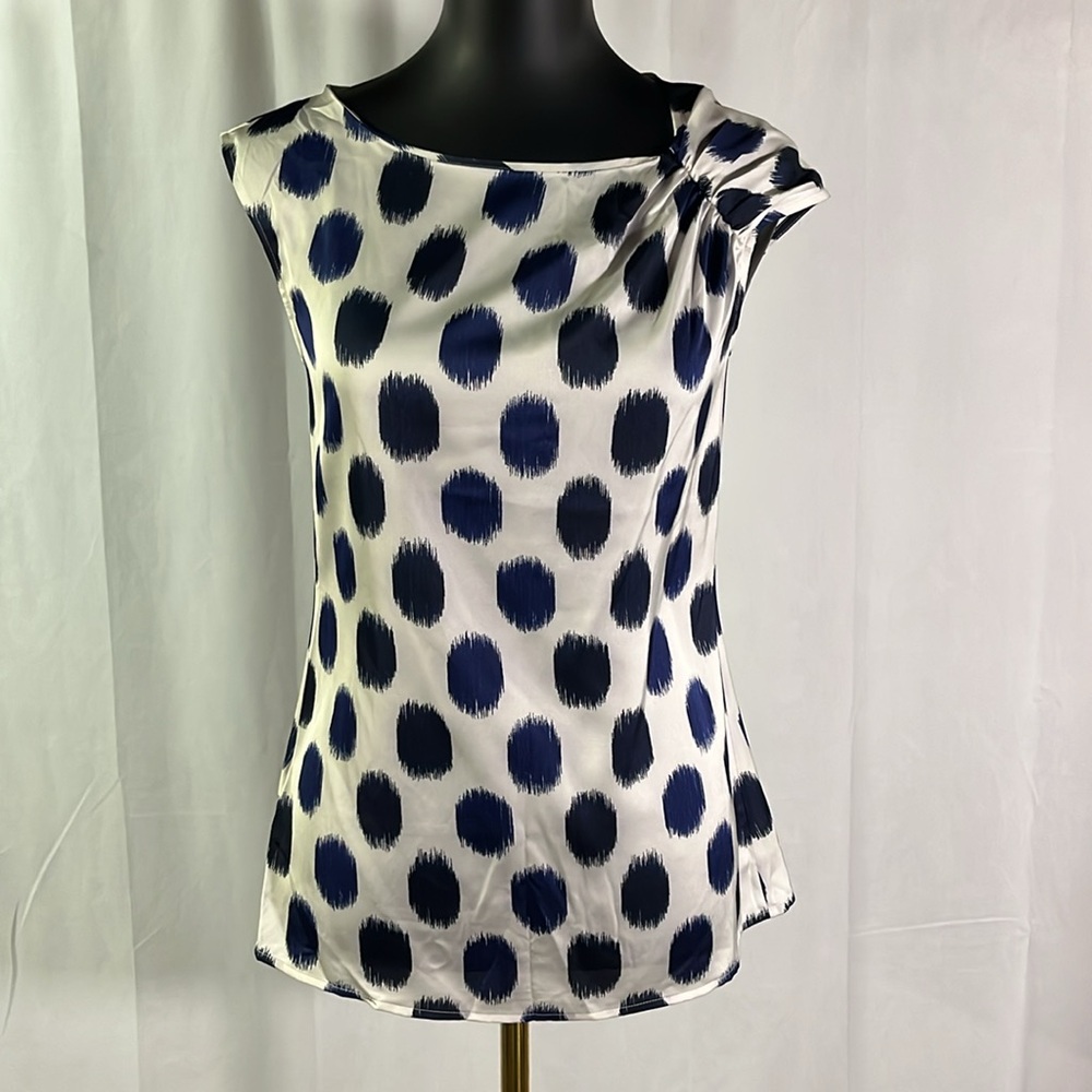 NWT Ann Taylor Silky White & Blue Printed Cap Sleeve Blouse